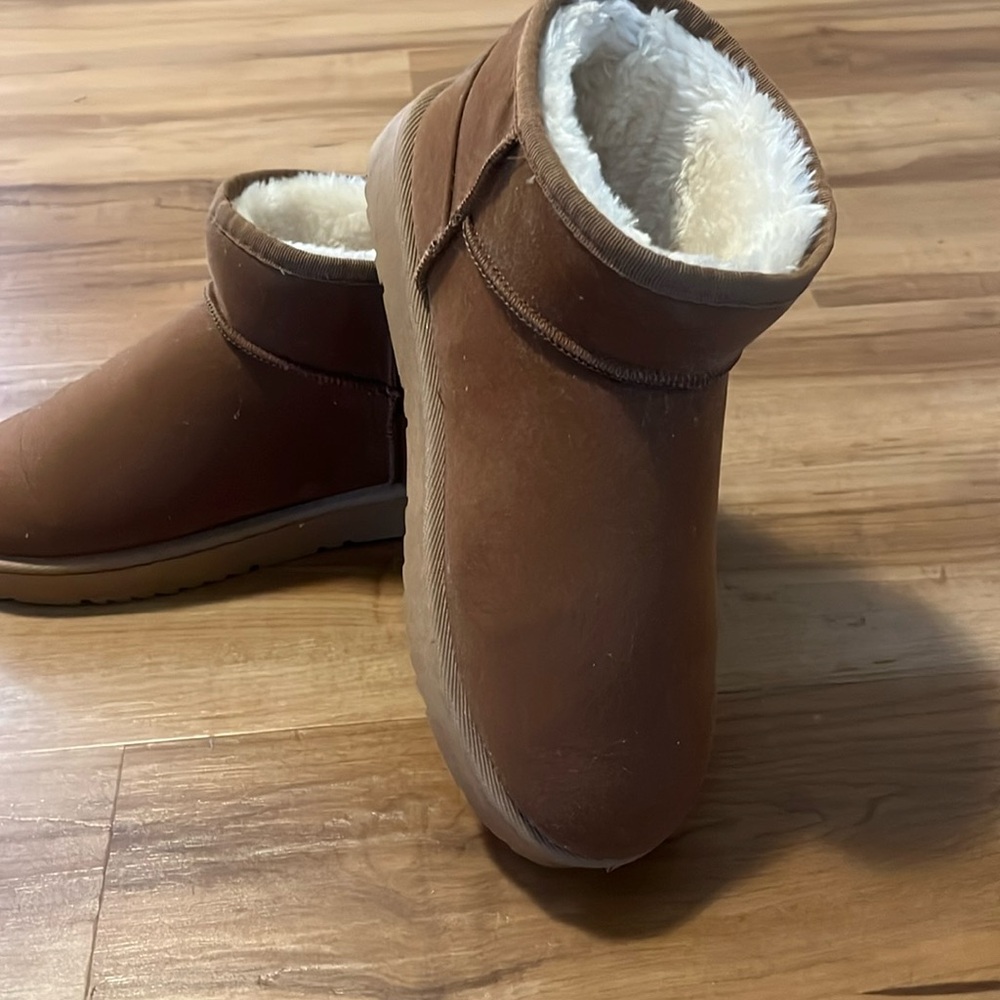 Used once or twice indoors only. Sport Best Fashion Mini Fur Lined Boots.